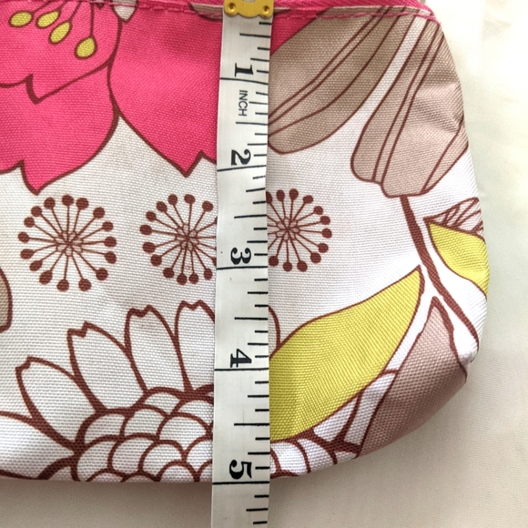 Clinique Cosmetics Bag - Picture 4 of 6